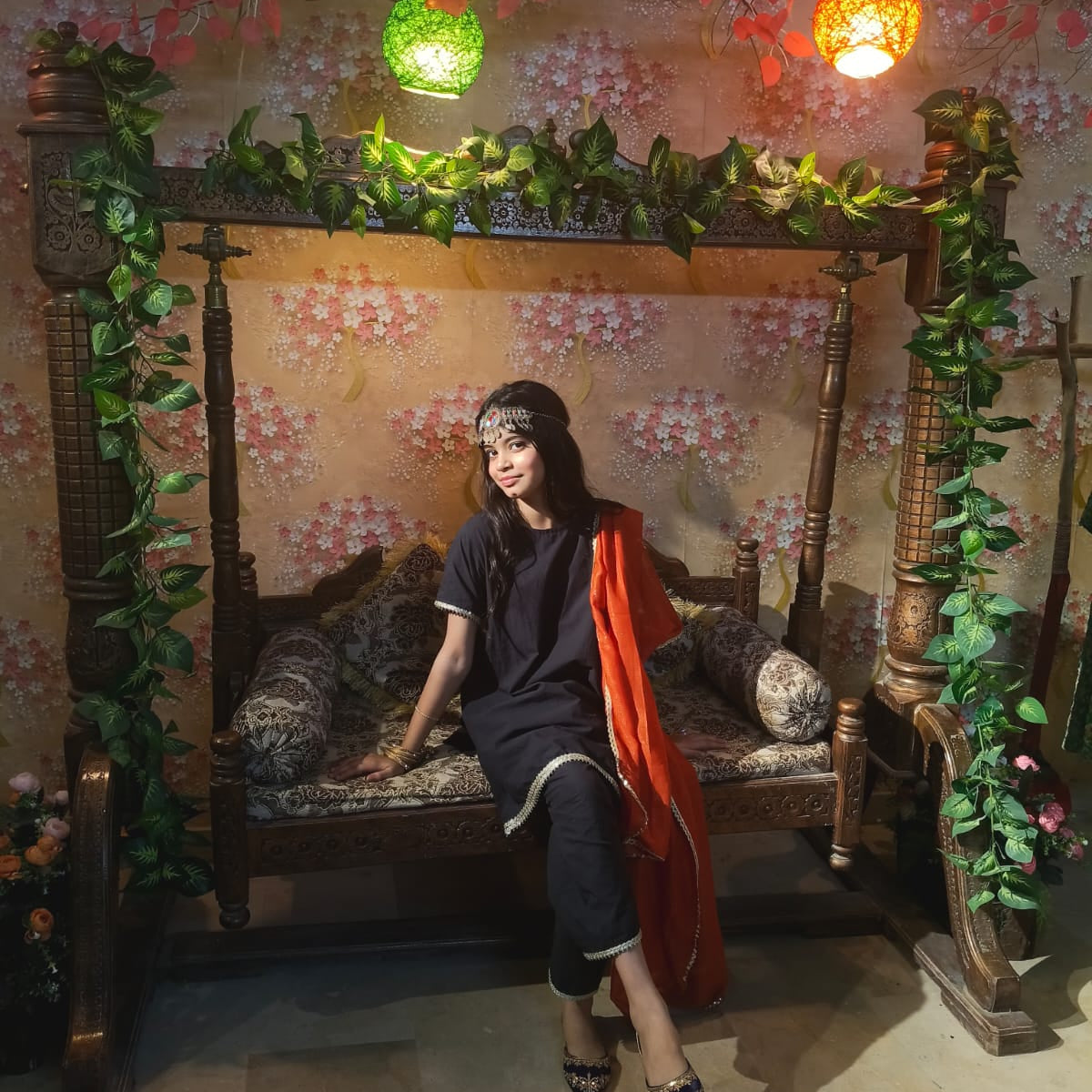 black and gold trendy dress